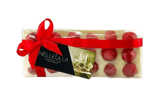 White chocolate with strawberries 150 gr.