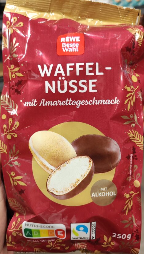 Вафли с начинкой со вкусом амаретто, некоторые покрытые 13% молочным шоколадом, 250 г.